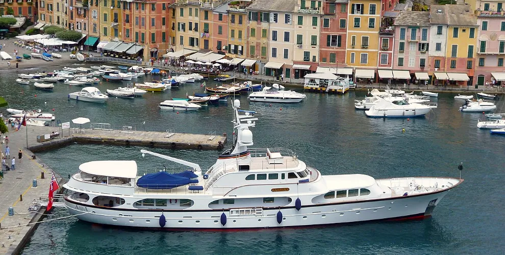 Motoryacht A and A