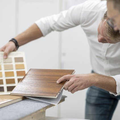 Die Kunst der perfekten Materialauswahl: Wie wir das Herz Ihrer Luxus-Yacht gestalten